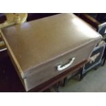 BUTTERFLY ELECTRIC SEWING MACHINE IN ORIGINAL CASE (NO LEAD)