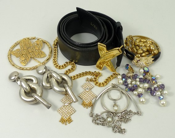 A quantity of costume and designer jewellery including a Nina Ricci necklace, Monet bangle, an Elsma