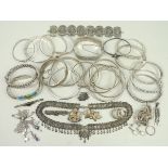 A quantity of silver jewellery including