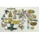 A quantity of vintage jewellery and vert