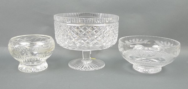An Edinburgh crystal glass bowl engraved