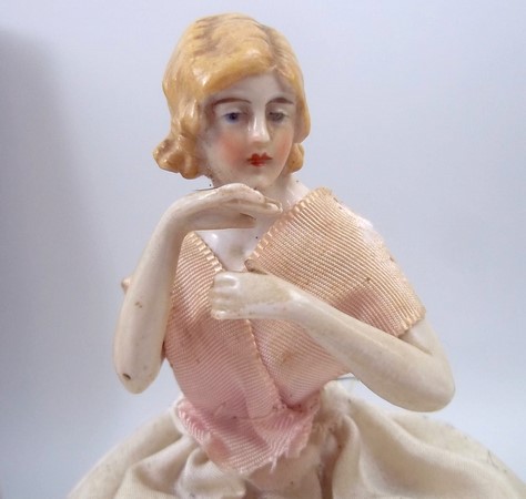 An early 20th century pin cushion incorp - Image 3 of 4