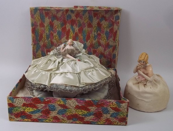 An early 20th century pin cushion incorp