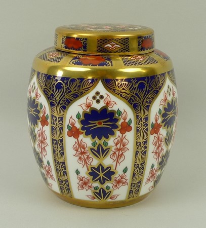 A Royal Crown Derby porcelain ginger jar - Image 2 of 3