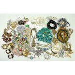 A quantity of costume jewellery includin