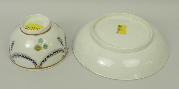 A Worcester, First Period, porcelain tea bowl and saucer, circa 1780, decorated with floral sprigs - Image 3 of 3