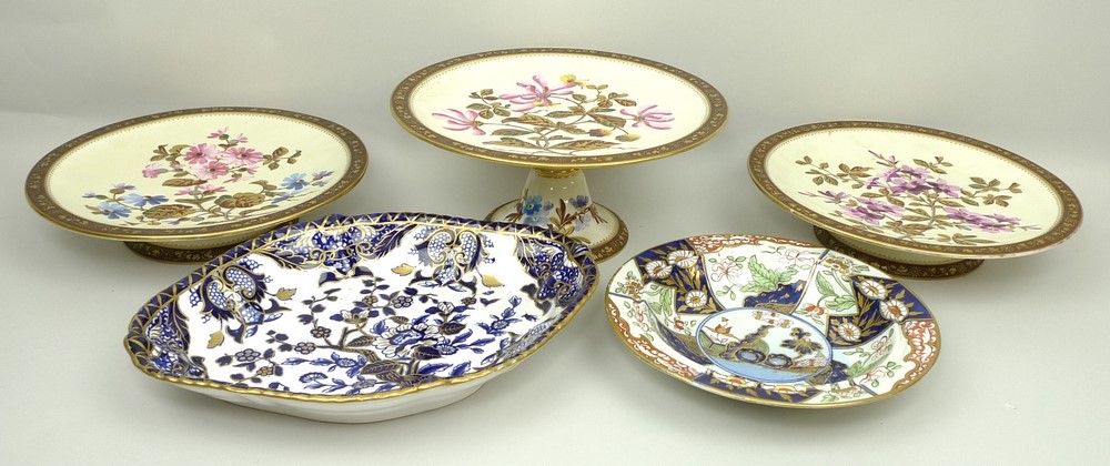 A Royal Crown Derby porcelain comport and pair of tazze, King Street factory, late 19th century,