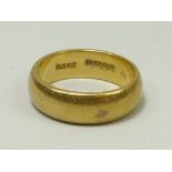 A 22ct gold wedding band, size L/M, 8.6g.