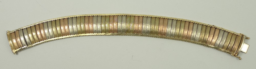 A 9ct three colour gold bracelet on a snap clasp, 35.5g.