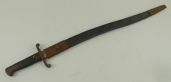 A French WWI bayonet with scabbard. - Image 2 of 4