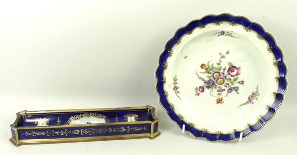 A Flight, Barr & Barr porcelain pen tray, reserve painted with 'Lough Water Castle,