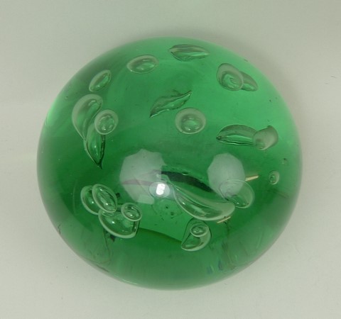 A Victorian green glass dump with air bubble inclusions, 13cm diameter. - Image 5 of 9