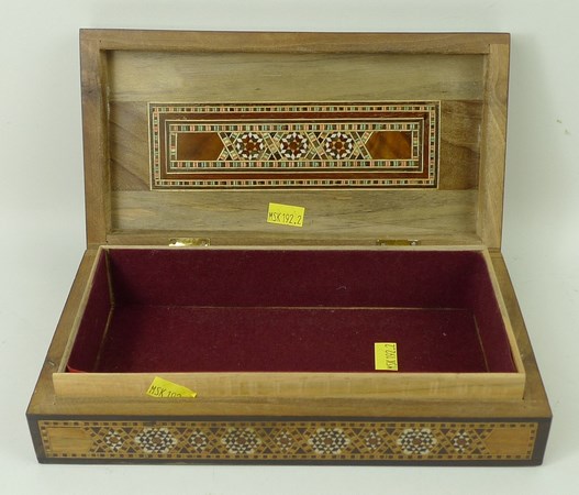 An early 20th century Syrian parquetry box inlaid with geometric designs with specimen woods, bone, - Image 3 of 3