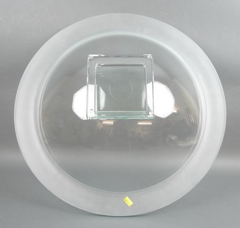 A contemporary glass bowl of shallow circular form with an acid etched rim, - Image 3 of 3