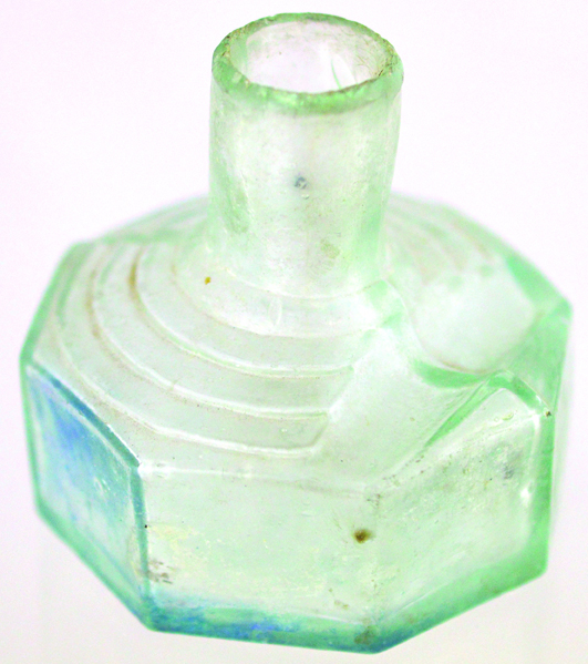 OCTAGONAL INK. 2.5ins tall, aqua glass wide based octagonal shape with pen rest. Very good. NR  (NL)