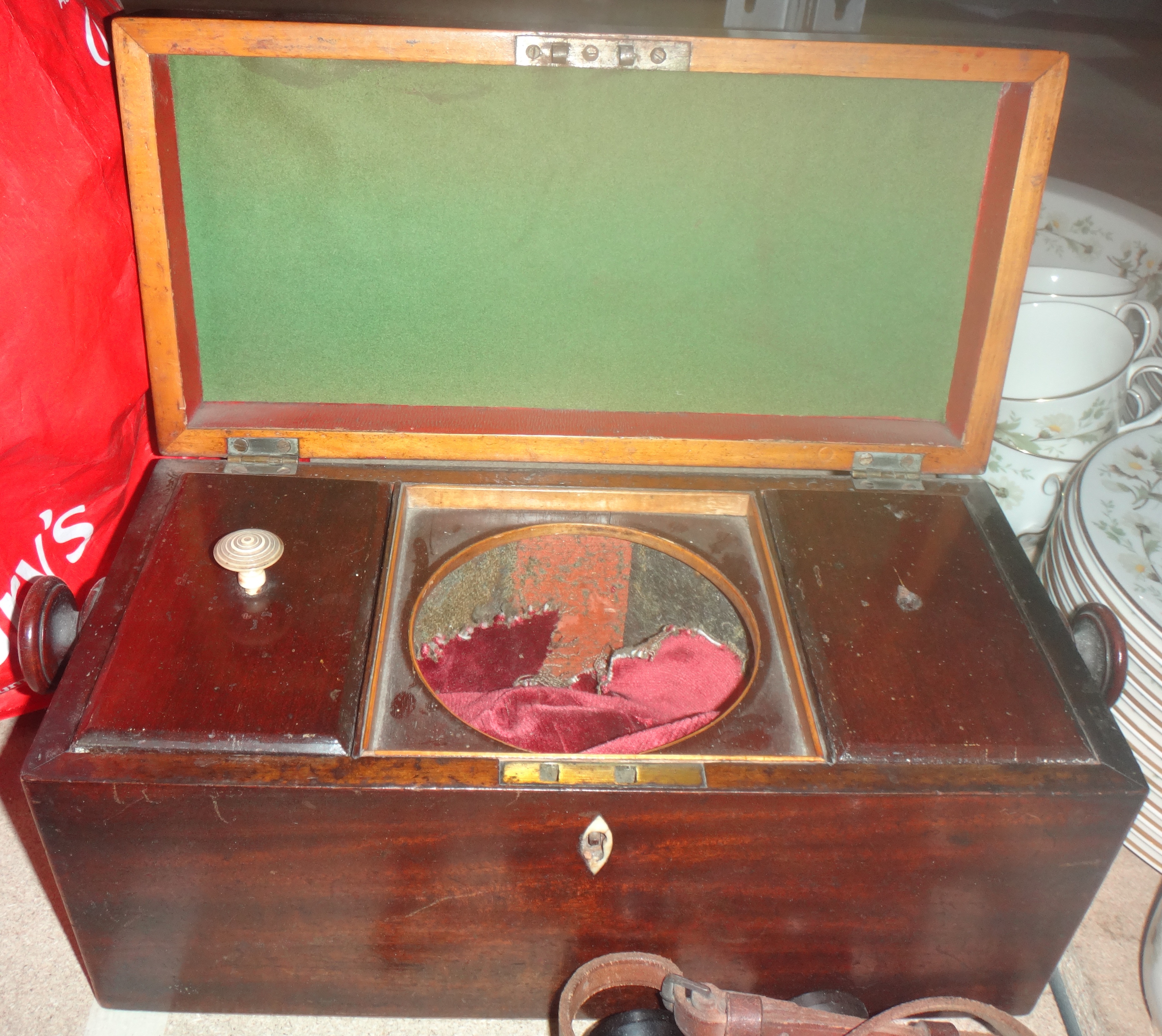 A George III mahogany tea caddy with rec