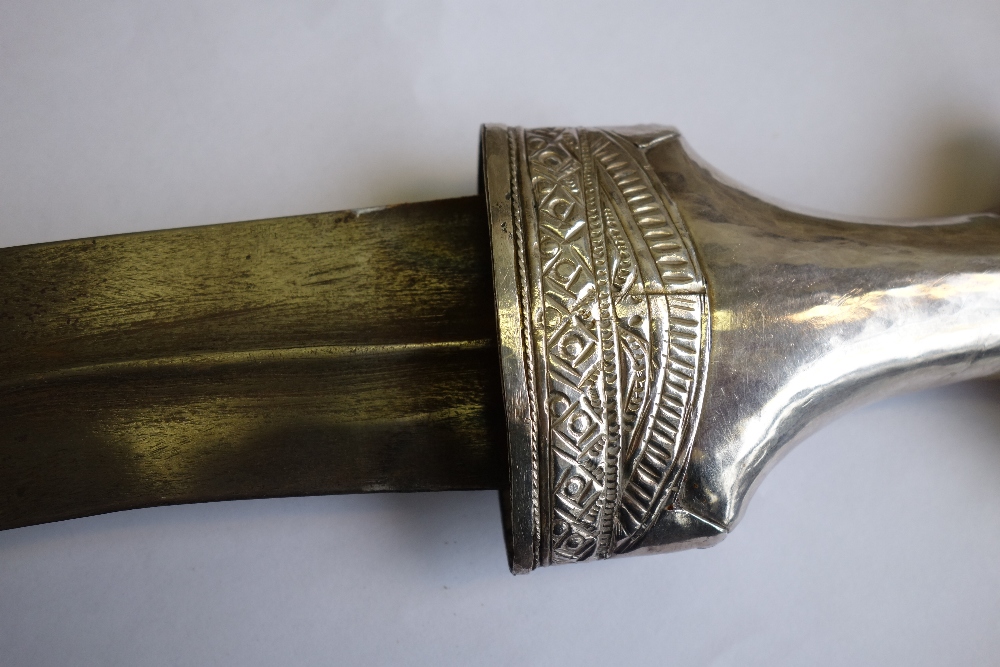 A presentation Middle Eastern Jambiya, with a shaped horn handle, - Image 5 of 16