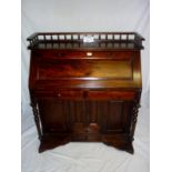 An early 20c mahogany writing desk with