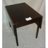 A Georgian mahogany Pembroke table with