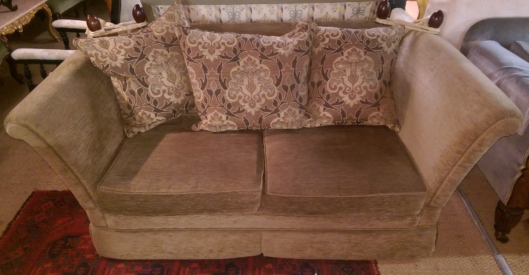 A good quality drop end knoll sofa uphol