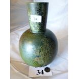 A slip glaze vase est: £20-£40 (A2)