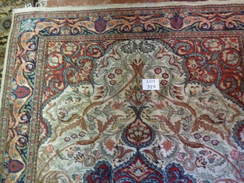 A large wool rug with central medallion (265 x 180 cm approx) est: £100-£150