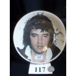 An Elvis Presley 1988 limited edition plate est: £15-£25 (B19)