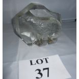 A glass paperweight depicting a polar bear est: £20-£40 (N1)