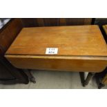 A Victorian mahogany Pembroke table with end drawer est: £20-£30