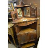 An Edwardian mahogany corner free standing cabinet with mirror to top est: £30-£50