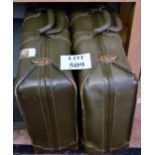 A pair of vintage suitcases est: £20-£40 (BF26)