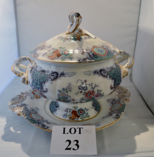 A large Staffordshire soup tureen cover and stand est: £25-£45 (A3)