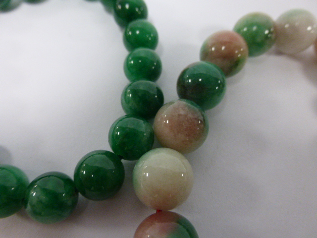 Two Jade bead elasticated bracelets toge - Image 2 of 4