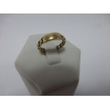 9ct gold ring in the form of a chain wit