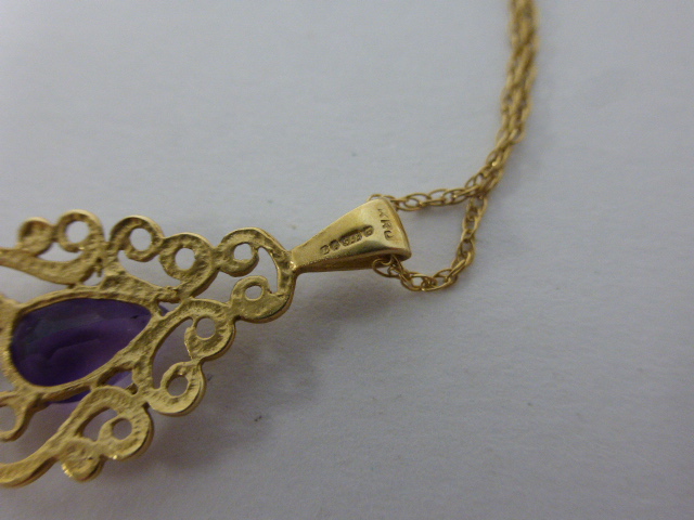 A 9ct gold Amethyst set pendant necklace - Image 3 of 3