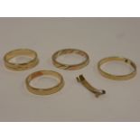 Four 9ct gold rings, including a three t