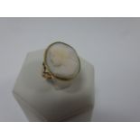 An 18ct gold (tested) Cameo set ring, th