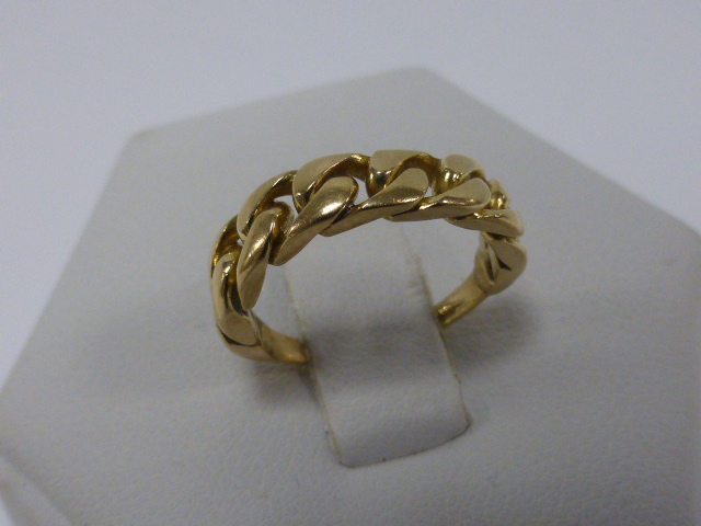 18ct gold solid half chain effect ring,