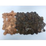 Coins - Large quantity of Victorian Pennies (over 3Kg) and quantity of good grade 20thC Pennies