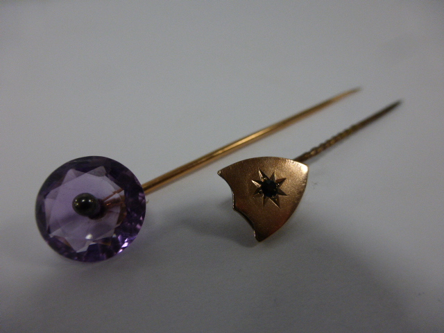 A French 18ct gold pin with faceted Amethyst finial, Eagle head hallmark, 7cms in length,