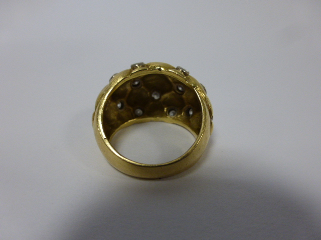 18ct gold and Diamond set ring, size N/O, 11. - Image 5 of 5