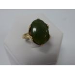 9ct gold Jade claw set ring, size M