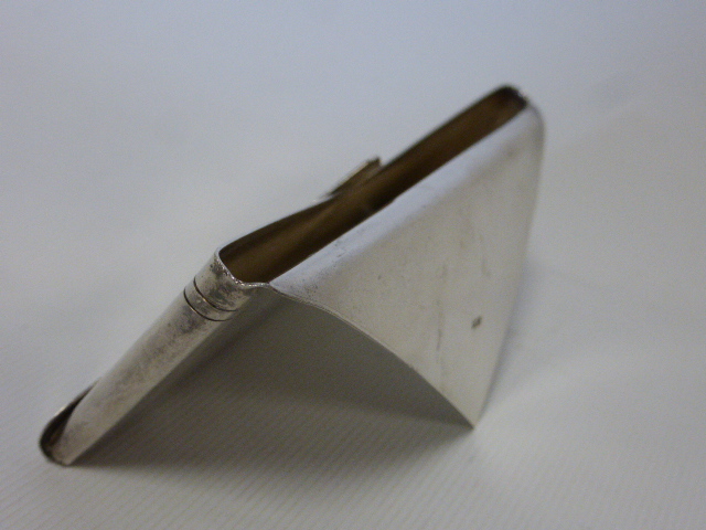 Egyptian silver desk tidy in the form of an open envelope, 9.5cms in length, 61. - Image 2 of 3