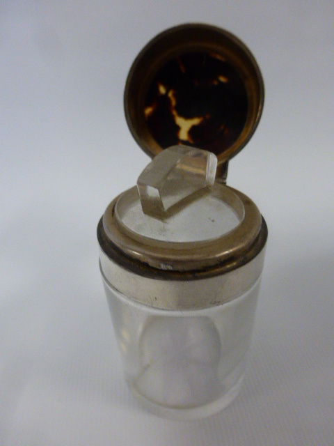 Silver and tortoiseshell topped scent bottle, hallmarked Birmingham 1912 by Edward Souter Barnsley, - Image 2 of 3