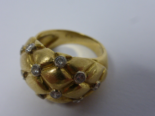 18ct gold and Diamond set ring, size N/O, 11. - Image 3 of 5
