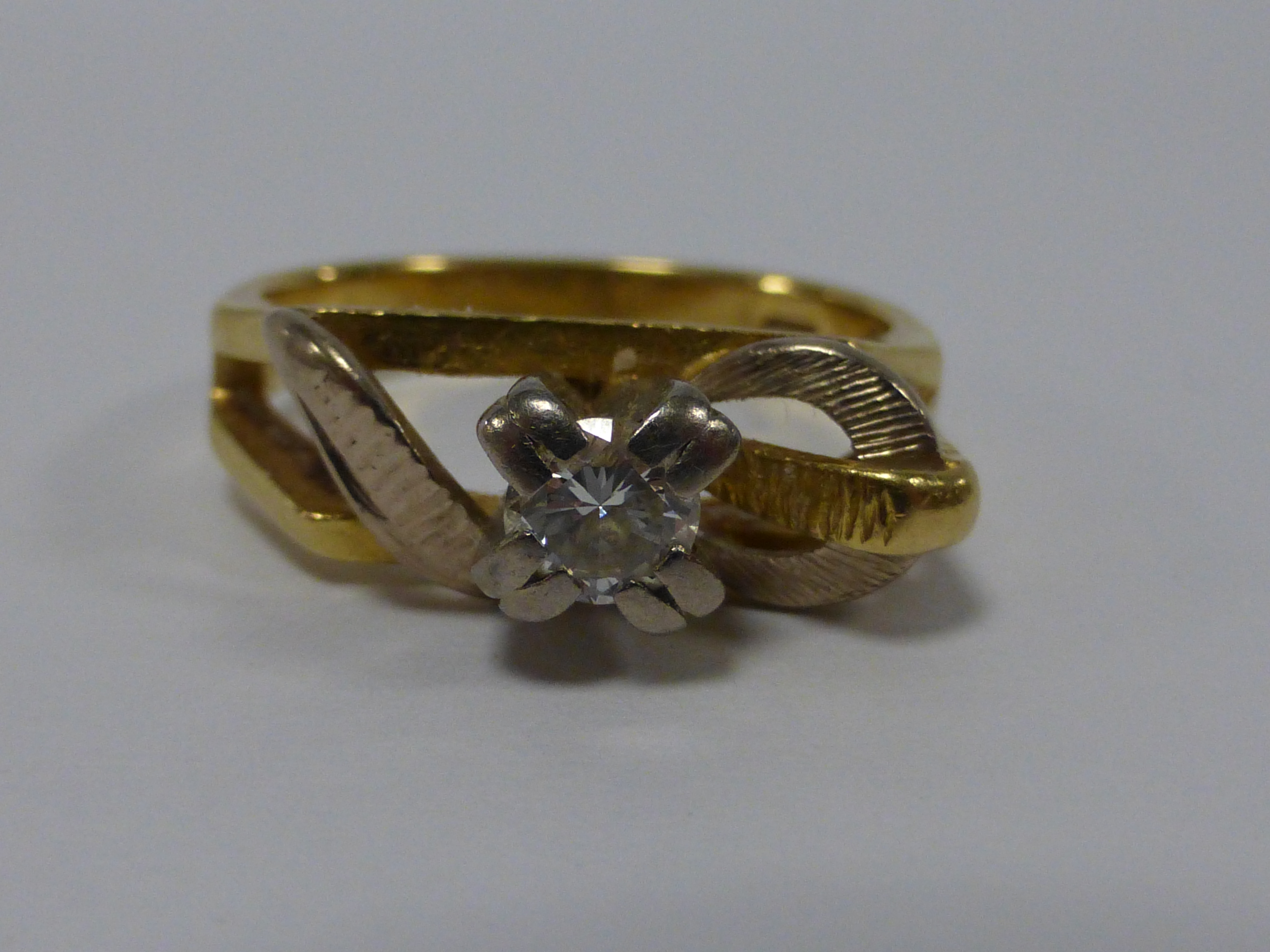 Unusual 18ct gold and Diamond solitaire ring, 6. - Image 4 of 4