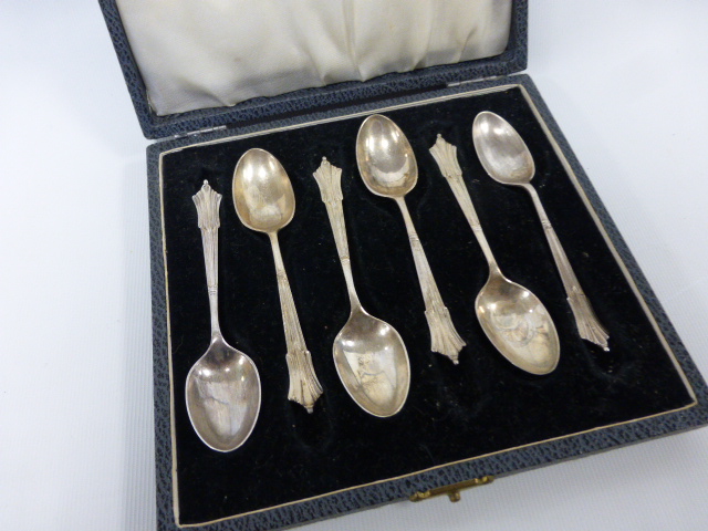 Cased set of late Victorian six silver spoons,