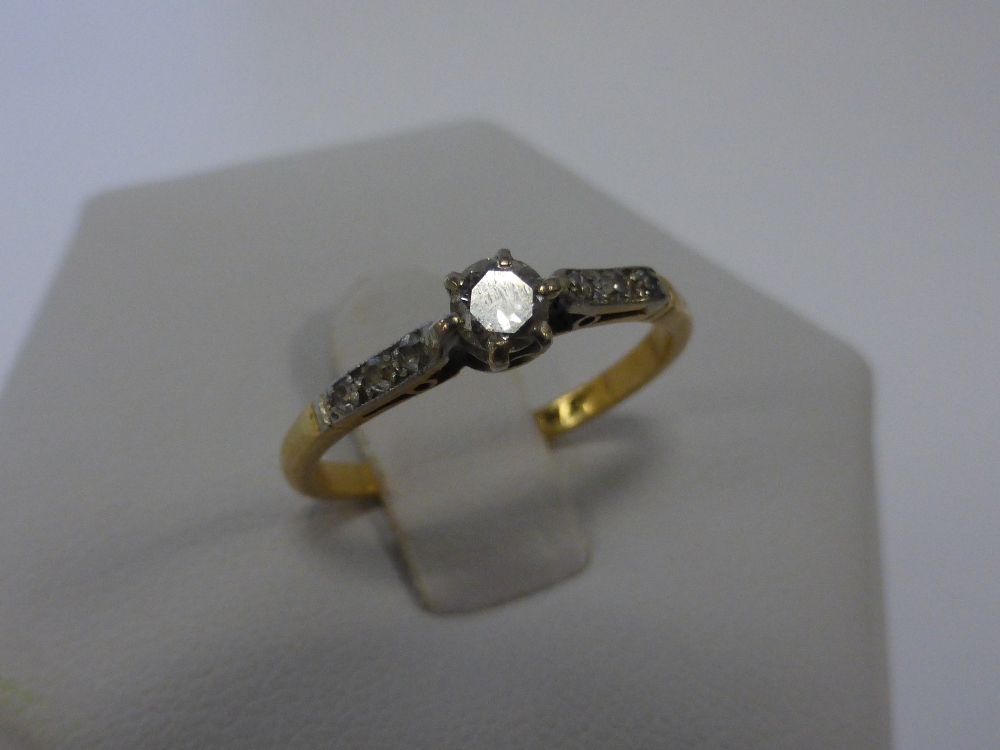 18ct gold Diamond solitaire ring with diamond accents to shoulders,