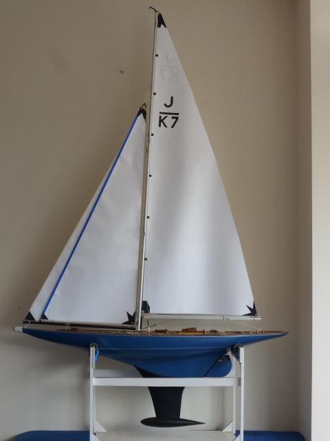 Remote Controlled Kit built Model Yacht "Endeavour" Amati 1/35 scale J class 1934 America`s Cup