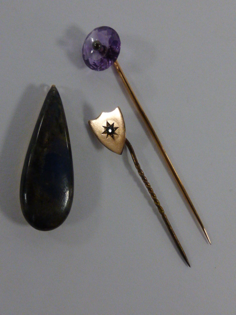 A French 18ct gold pin with faceted Amethyst finial, Eagle head hallmark, 7cms in length, - Image 2 of 3